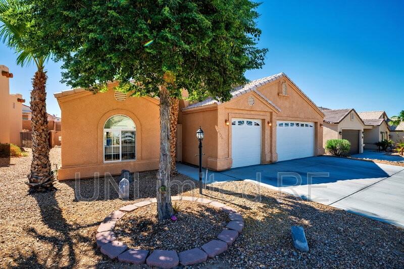 4926 S Mesa Blanca Way - Photo 3 of 47