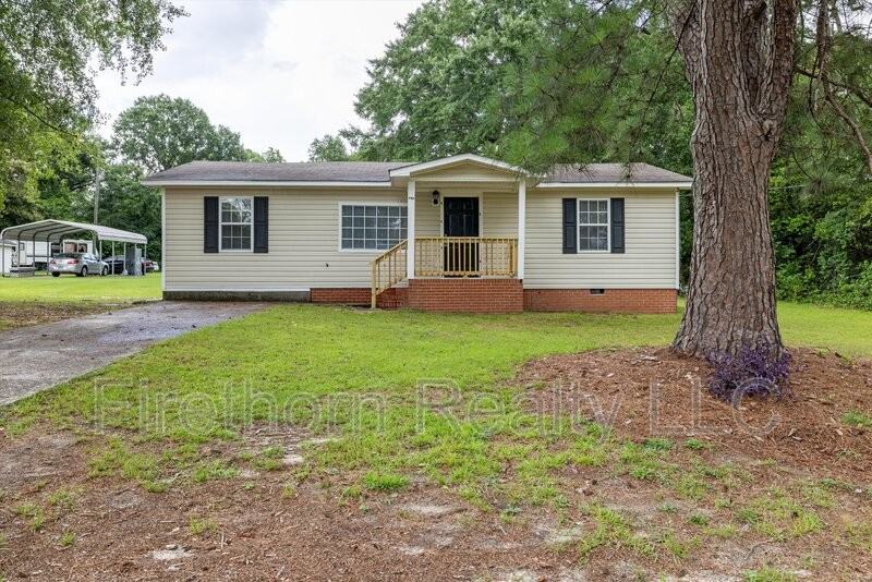 2140 Veterans Dr - Photo 2 of 28