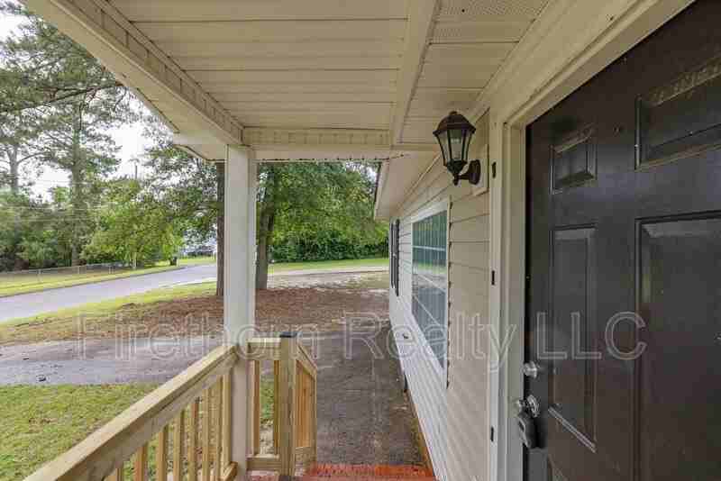 2140 Veterans Dr - Photo 4 of 28