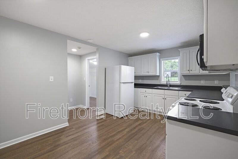 2140 Veterans Dr - Photo 6 of 28