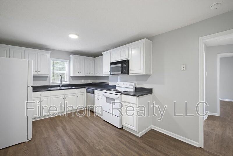 2140 Veterans Dr - Photo 7 of 28