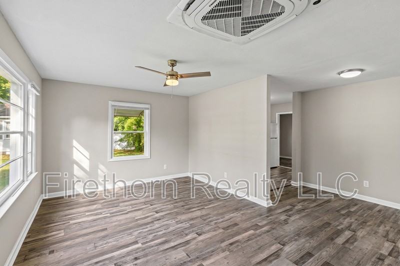 2541 Rhodes Dr - Photo 6 of 26