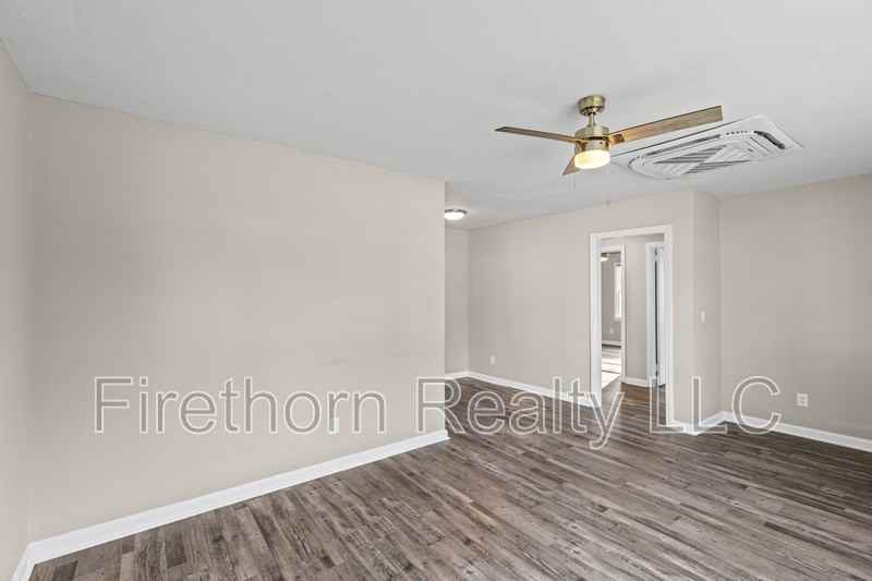 2541 Rhodes Dr - Photo 7 of 26