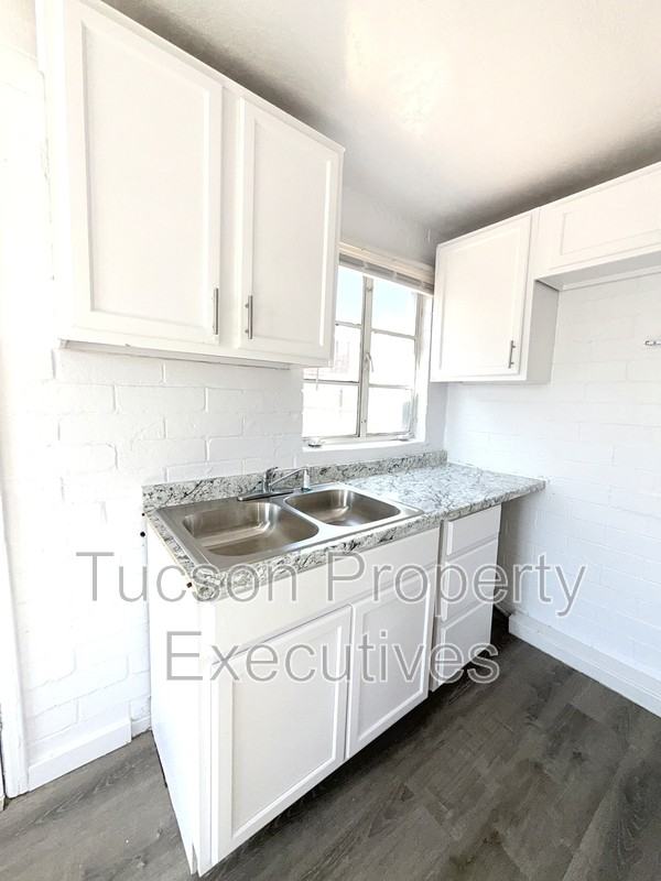 130 E Delano St - Photo 2 of 16