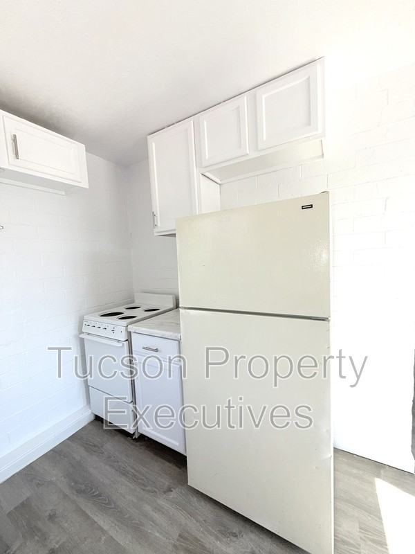 130 E Delano St - Photo 3 of 16