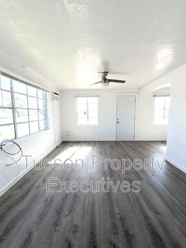 130 E Delano St - Photo 7 of 16