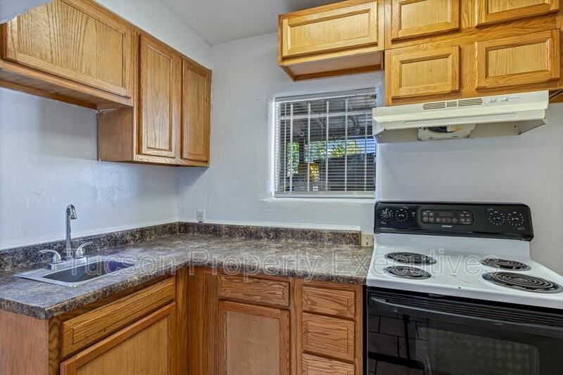 2034 S 5th Ave - Photo 2 of 19