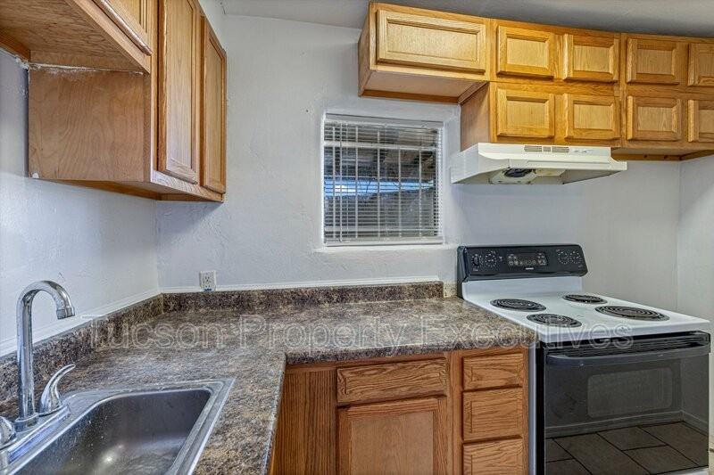 2034 S 5th Ave - Photo 3 of 19