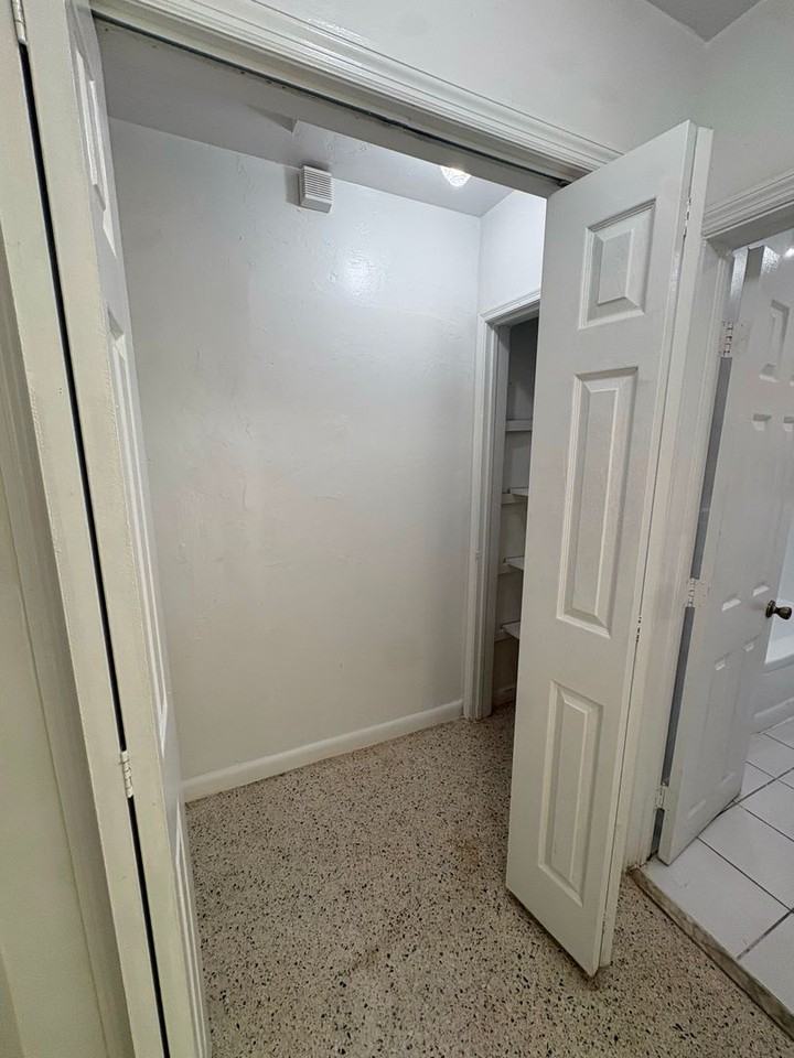 475 Ne 164th St - Photo 6 of 12