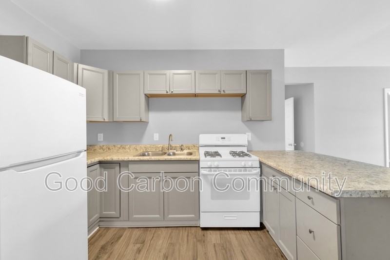 2100 Delaware Ave #5 - Photo 7 of 15