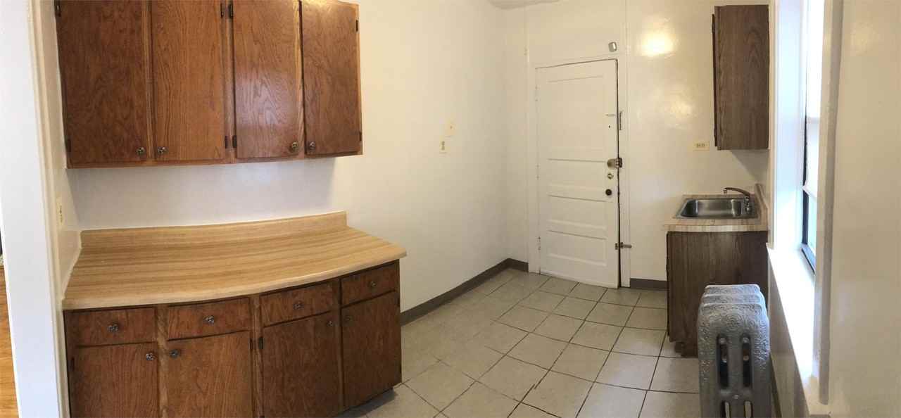 1539 W 83rd St #2 - Photo 4 of 5