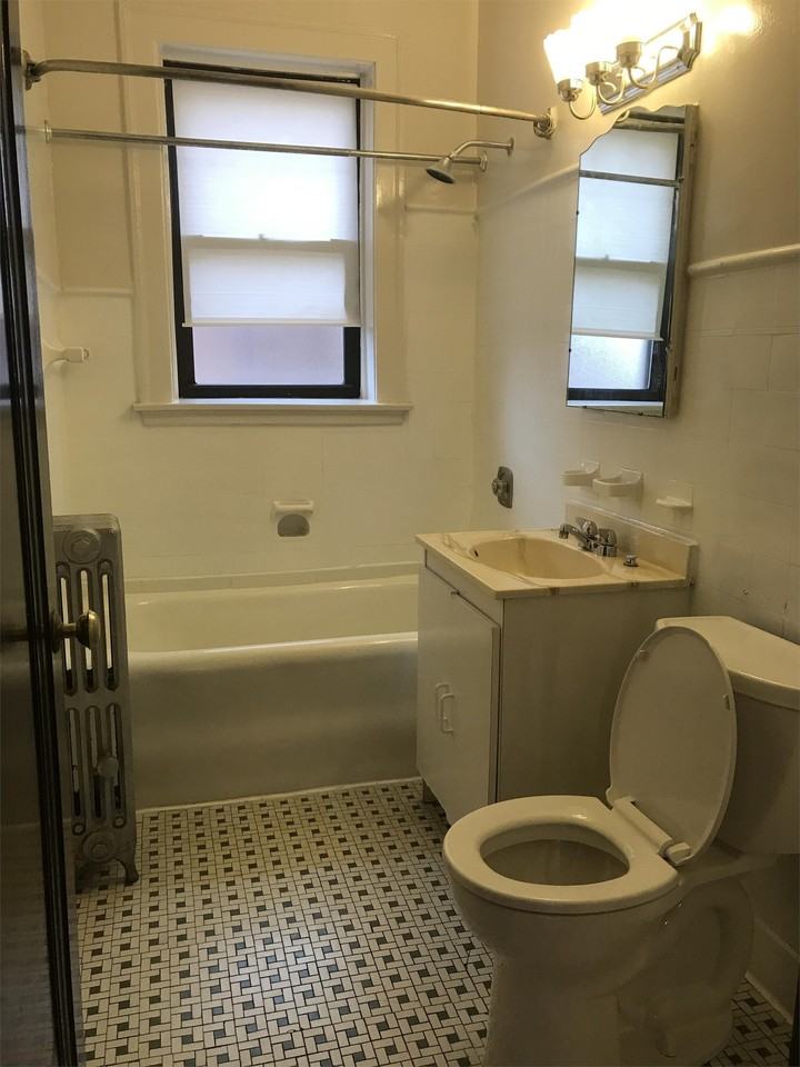 1539 W 83rd St #2 - Photo 5 of 5