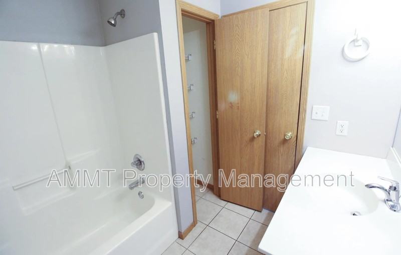 77 Florida Ave Sw - Photo 3 of 8