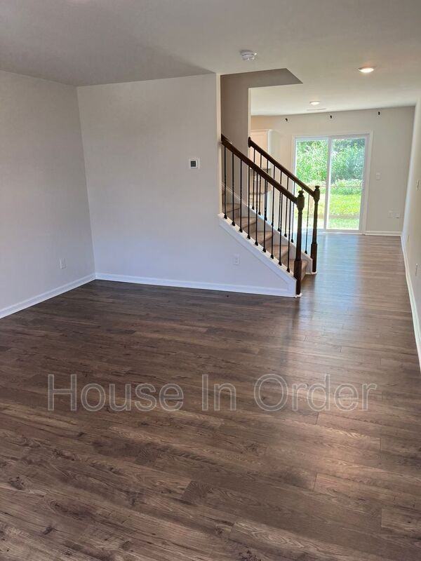 32 Malcolm Ct - Photo 2 of 16