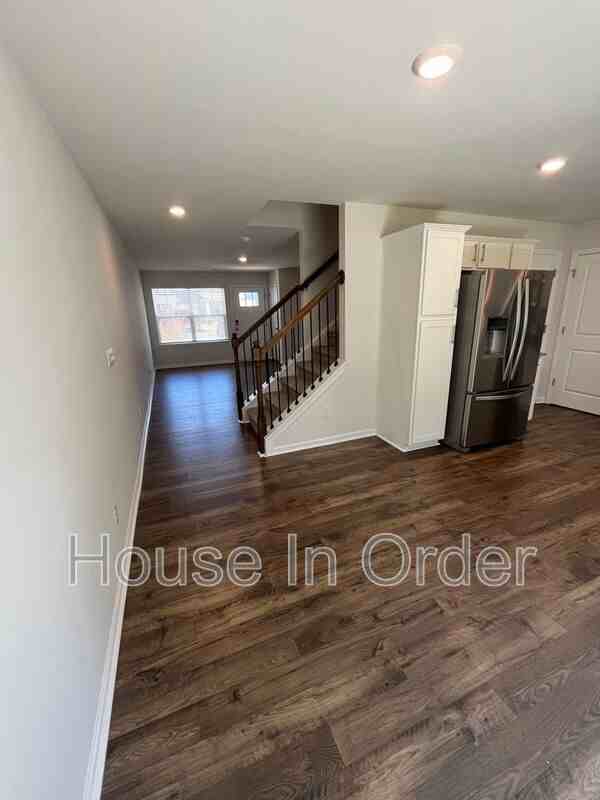 32 Malcolm Ct - Photo 4 of 16