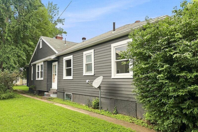2902 Whittier Ave - Photo 3 of 10