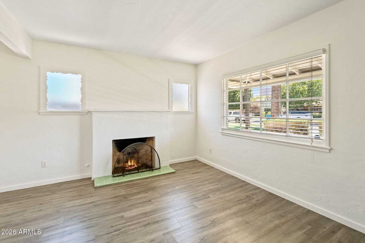 334 W Lewis Ave - Photo 5 of 26