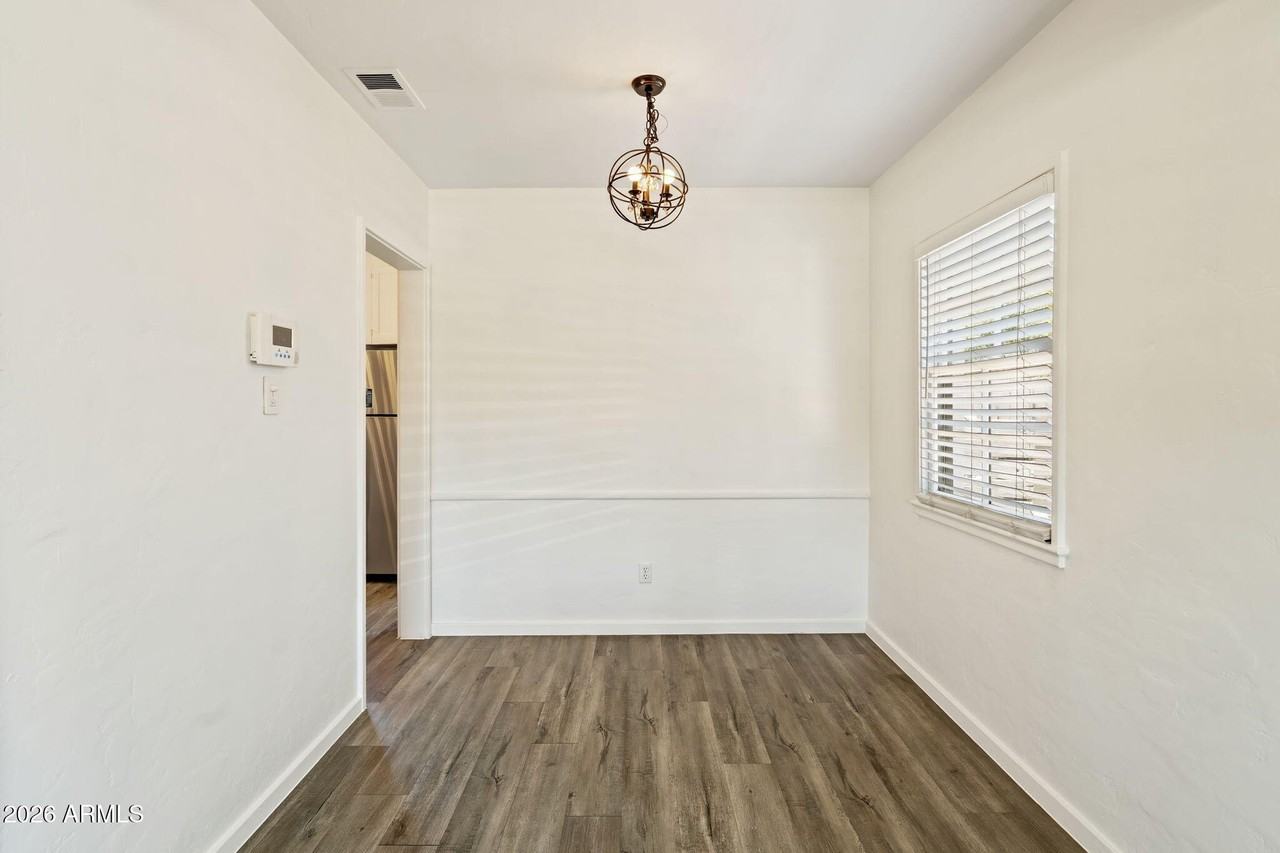 334 W Lewis Ave - Photo 6 of 26