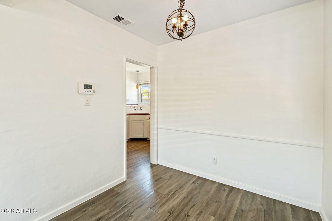 334 W Lewis Ave - Photo 7 of 26
