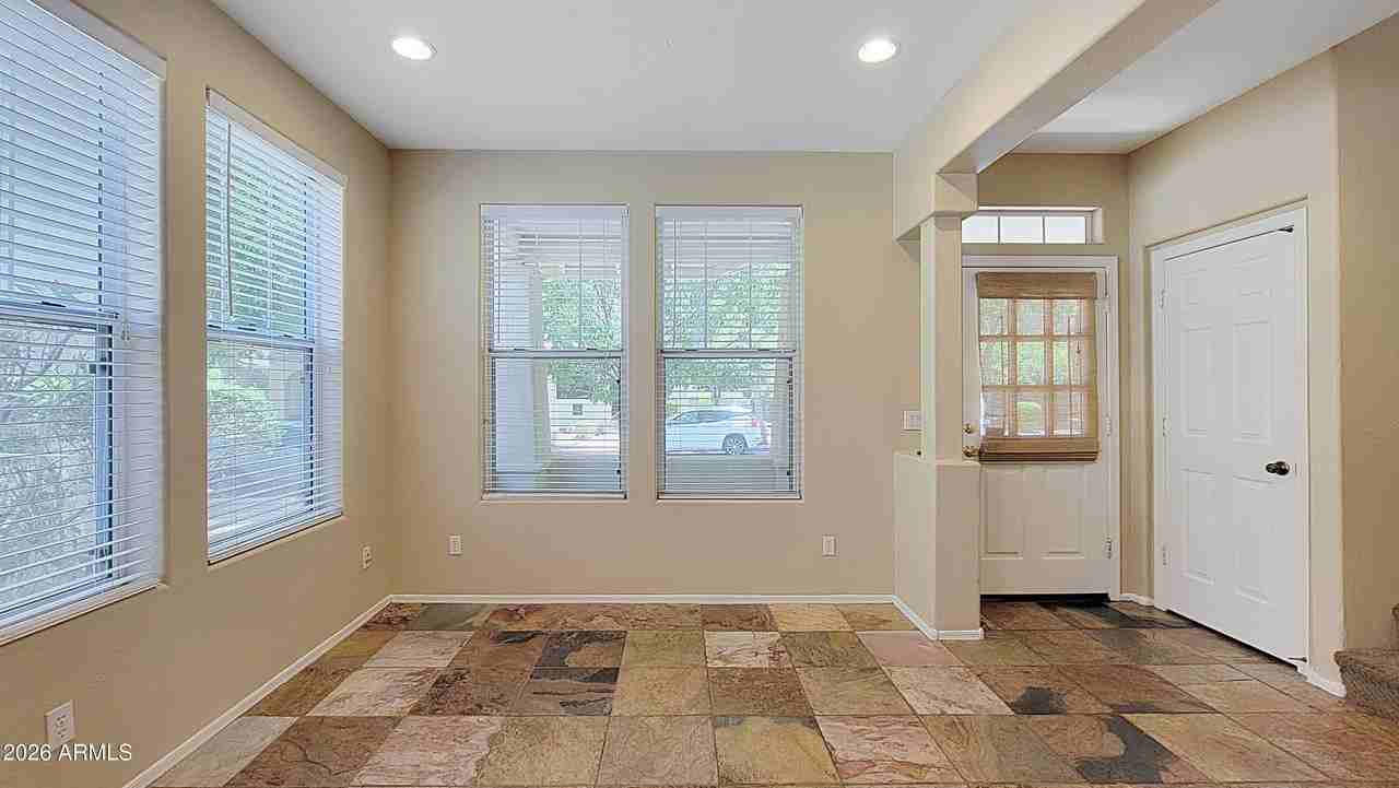 21156 W Elm Way - Photo 5 of 36