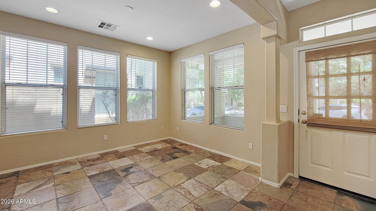 21156 W Elm Way - Photo 6 of 36