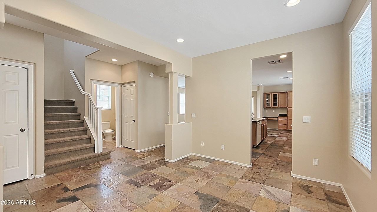 21156 W Elm Way - Photo 7 of 36