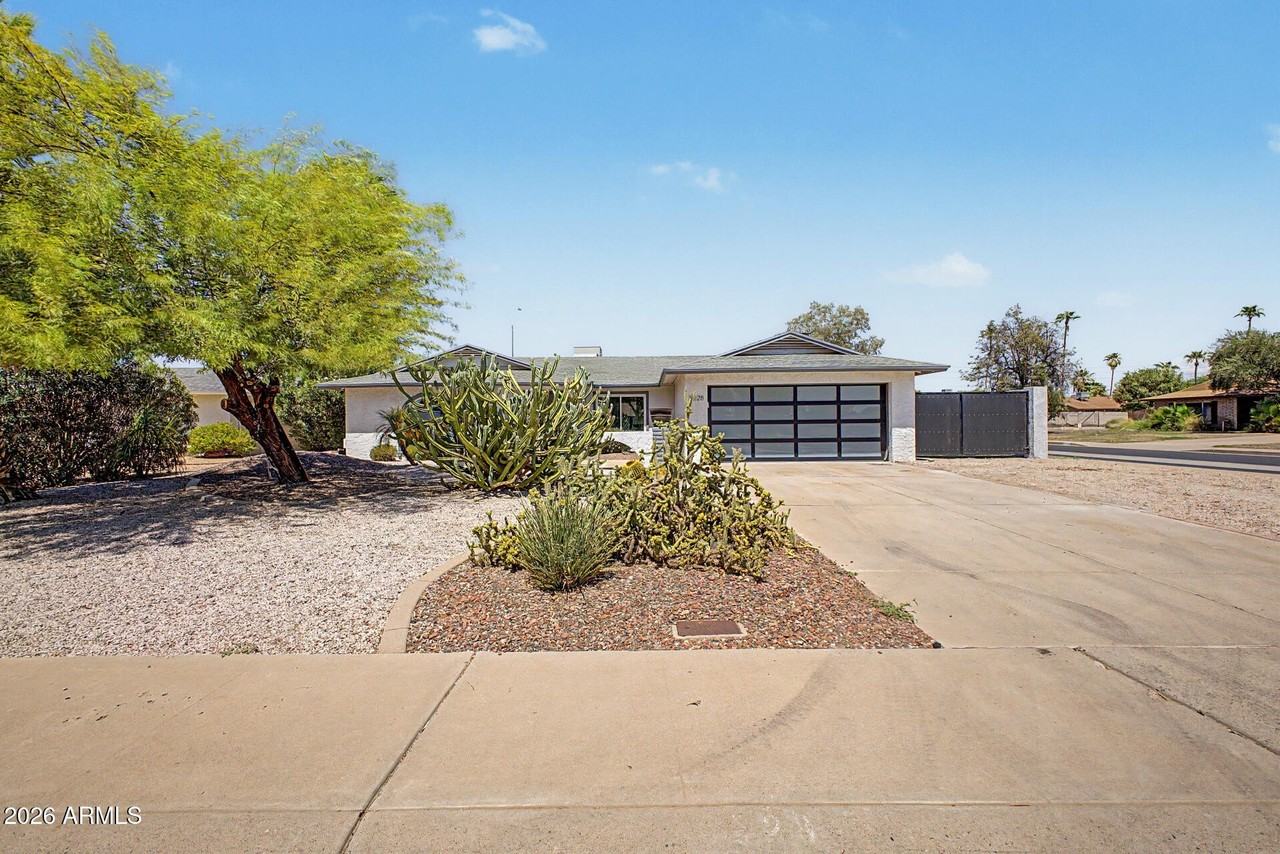 5228 E Karen Dr - Photo 3 of 40