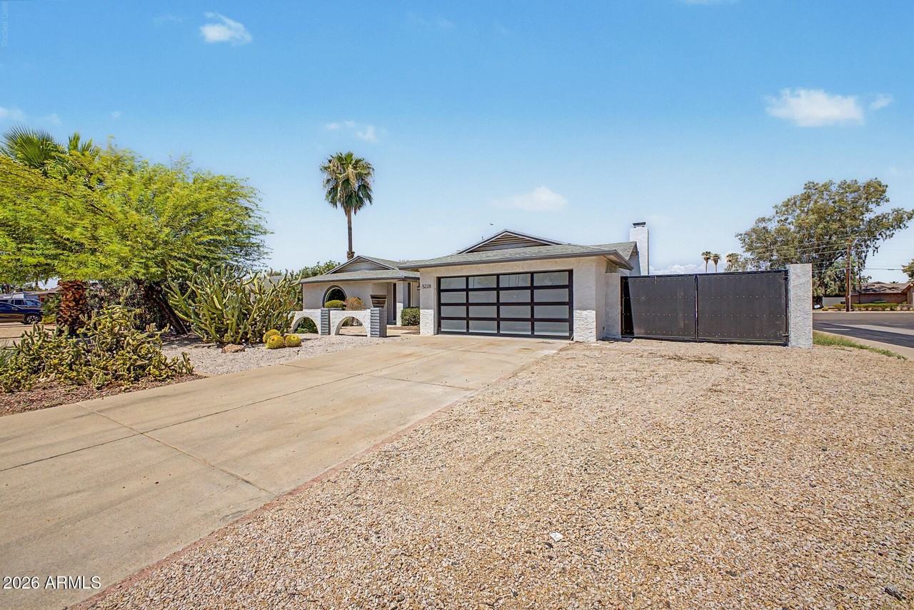 5228 E Karen Dr - Photo 4 of 40