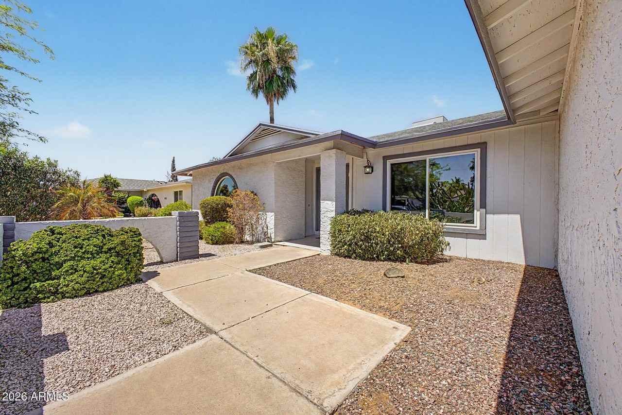 5228 E Karen Dr - Photo 5 of 40