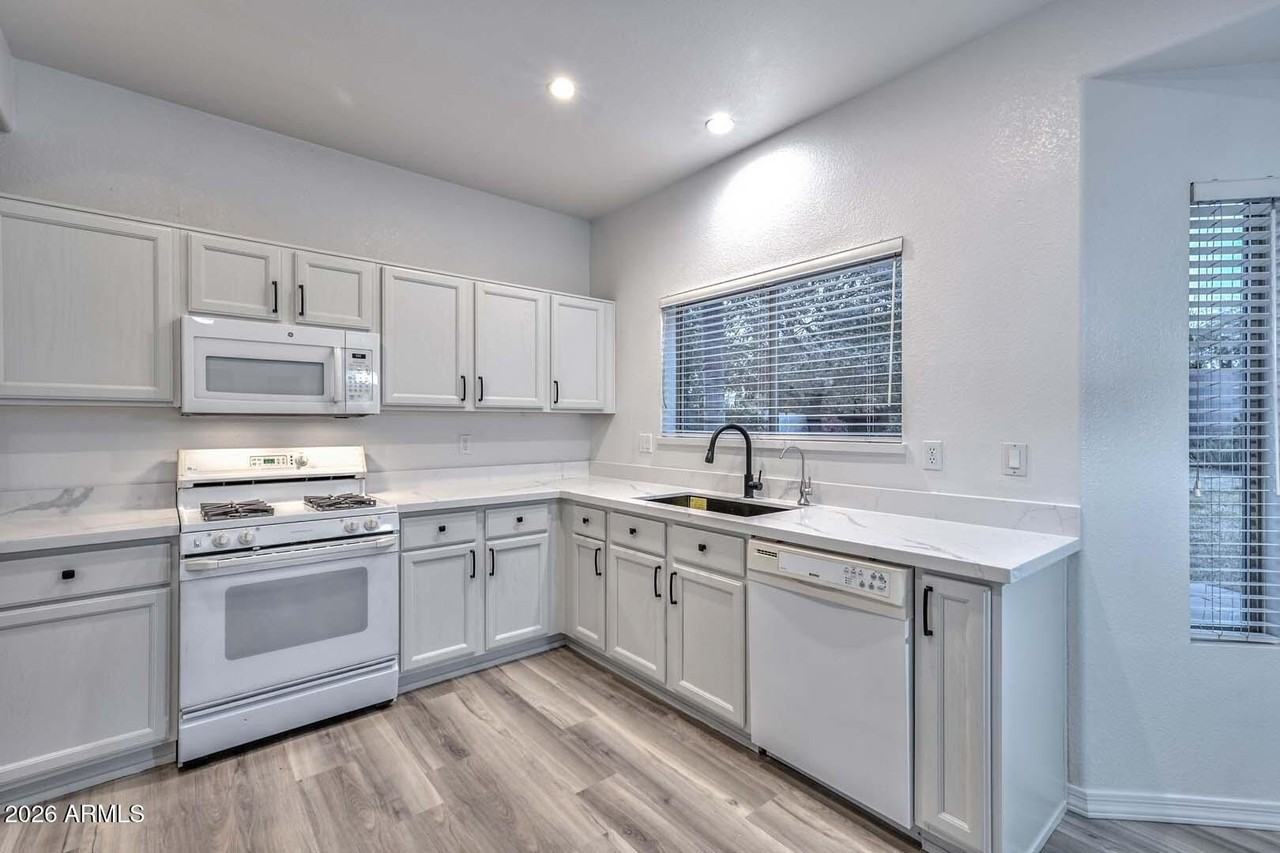 26435 N 42nd Pl - Photo 6 of 50