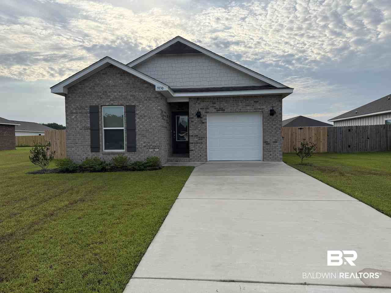 19130 Treehill Ln
