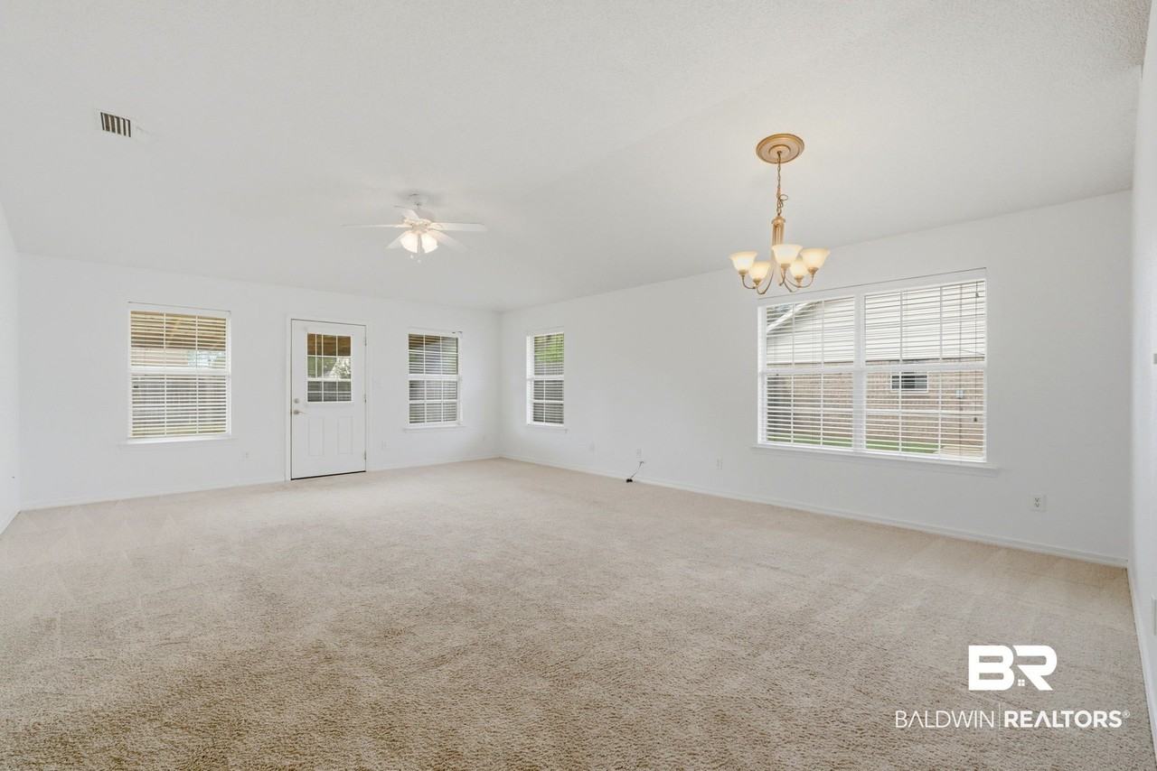9841 Watkins Dr - Photo 3 of 29