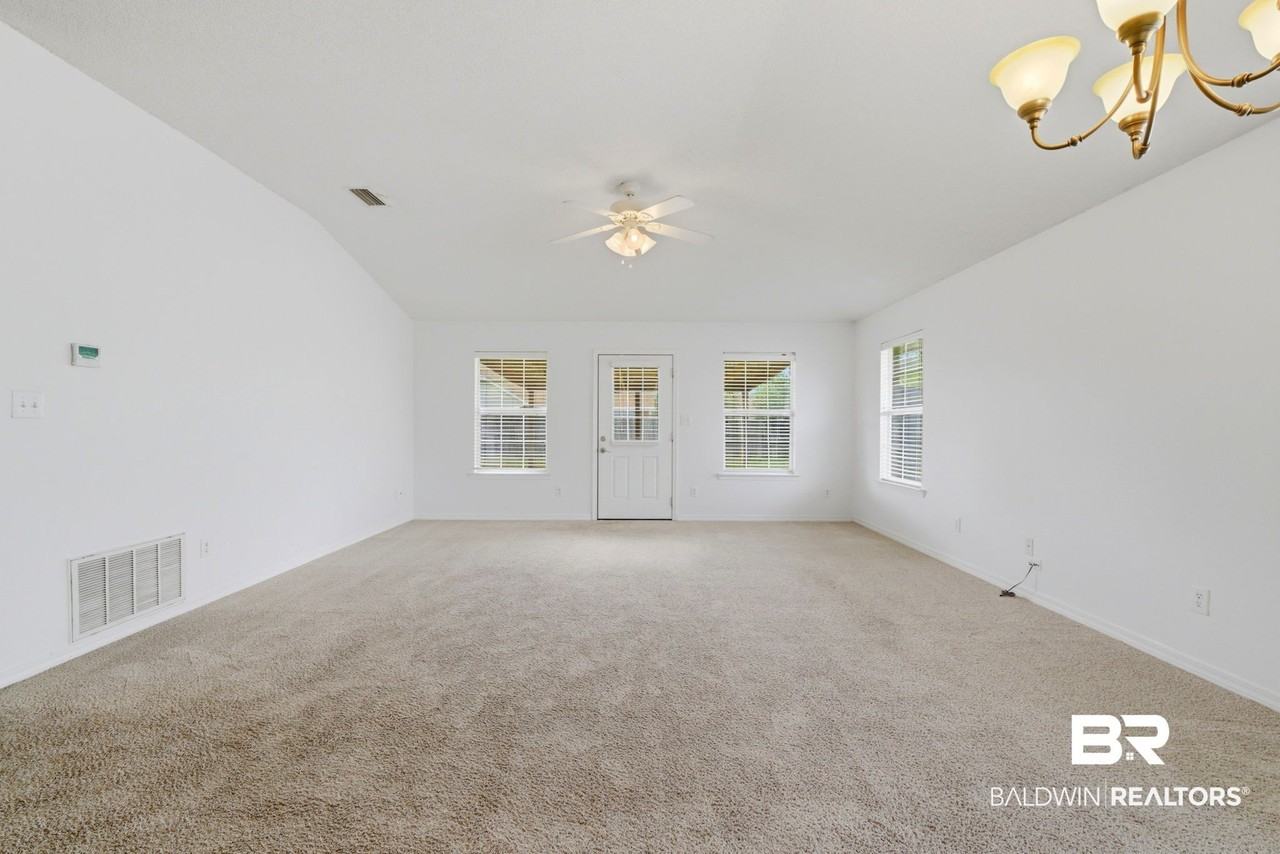9841 Watkins Dr - Photo 4 of 29