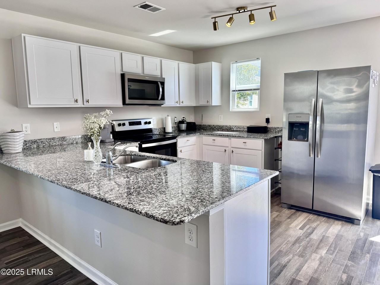 23 Island Breeze Ln - Photo 7 of 25