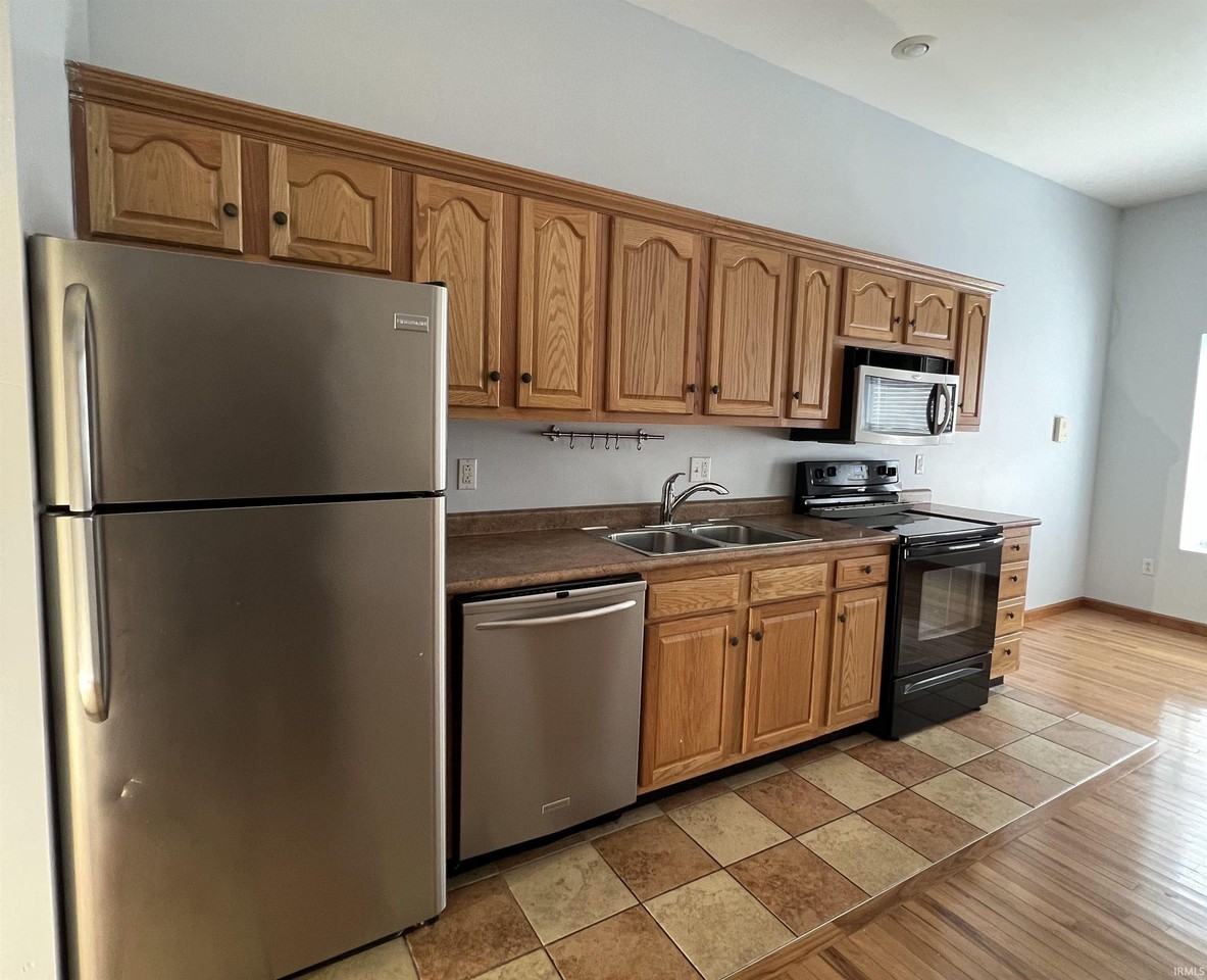 110 W 6th St #5 - Photo 3 of 13