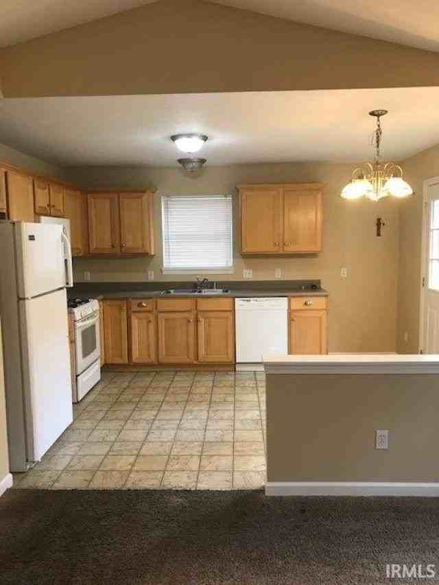 601 W Cherokee Dr - Photo 3 of 8