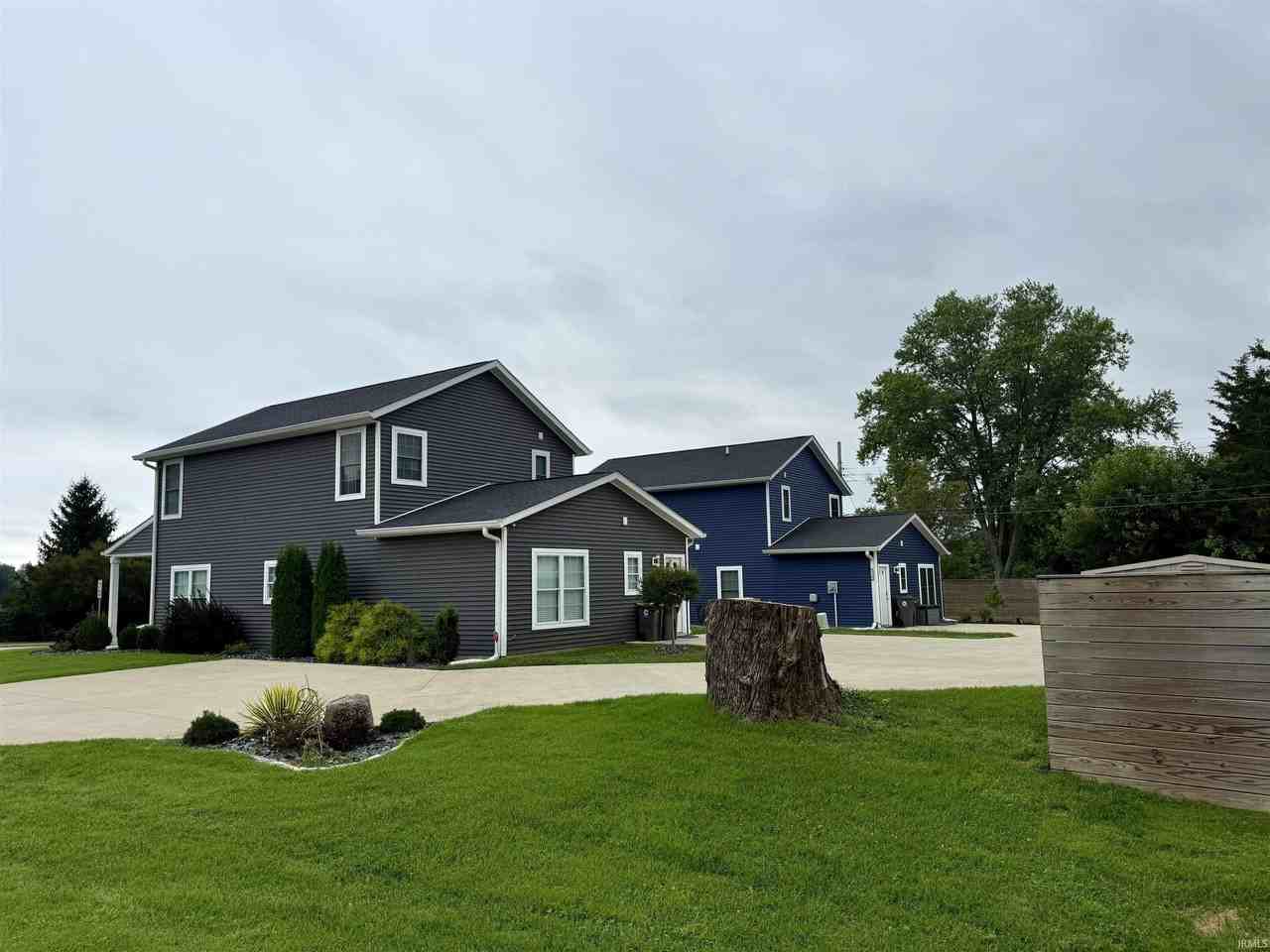 2724 S Rogers St - Photo 5 of 18