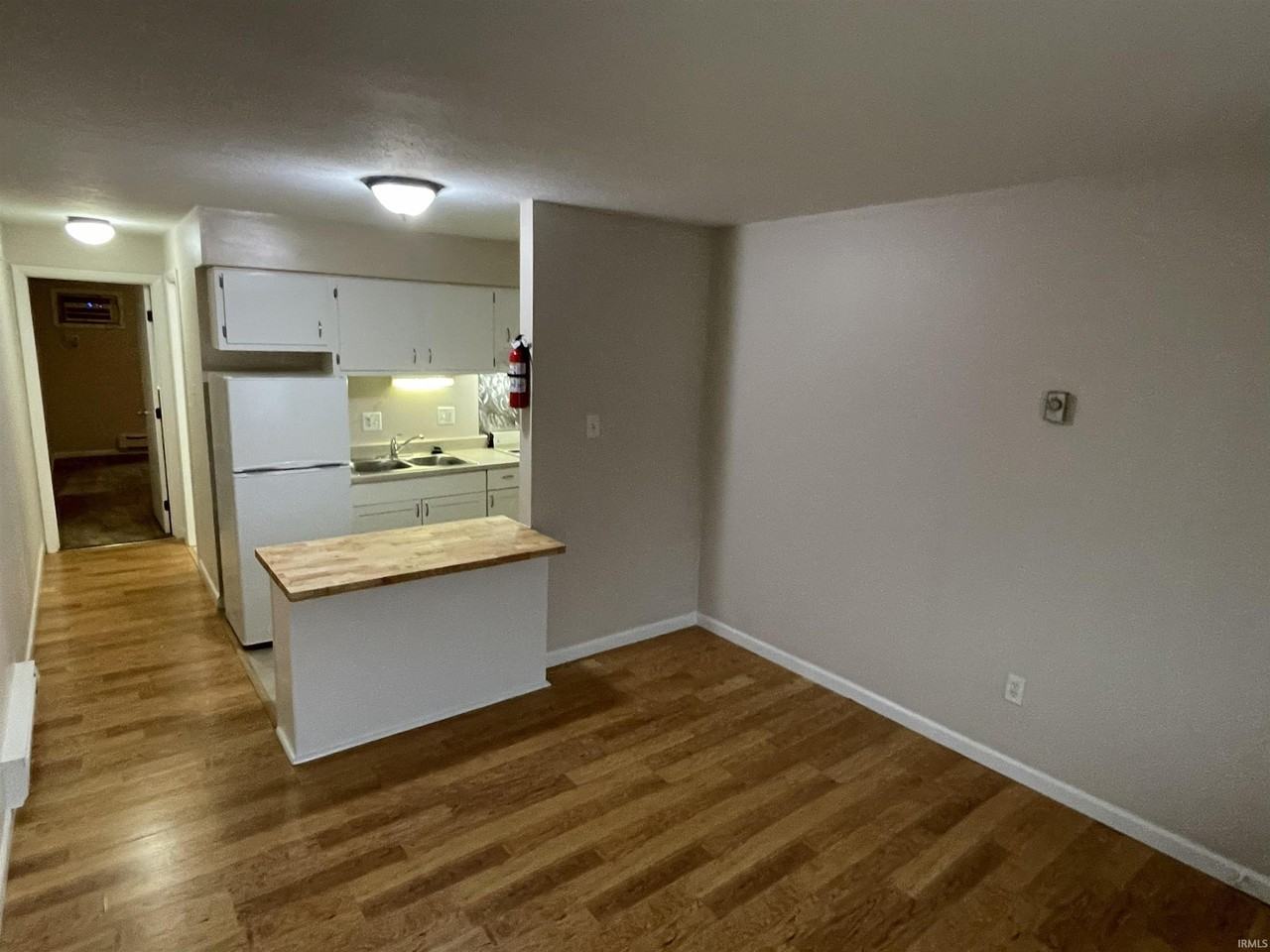 1005 N Rogers St #B15 - Photo 4 of 12