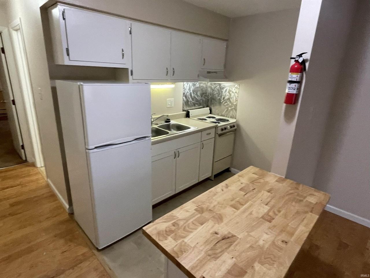 1005 N Rogers St #B15 - Photo 5 of 12