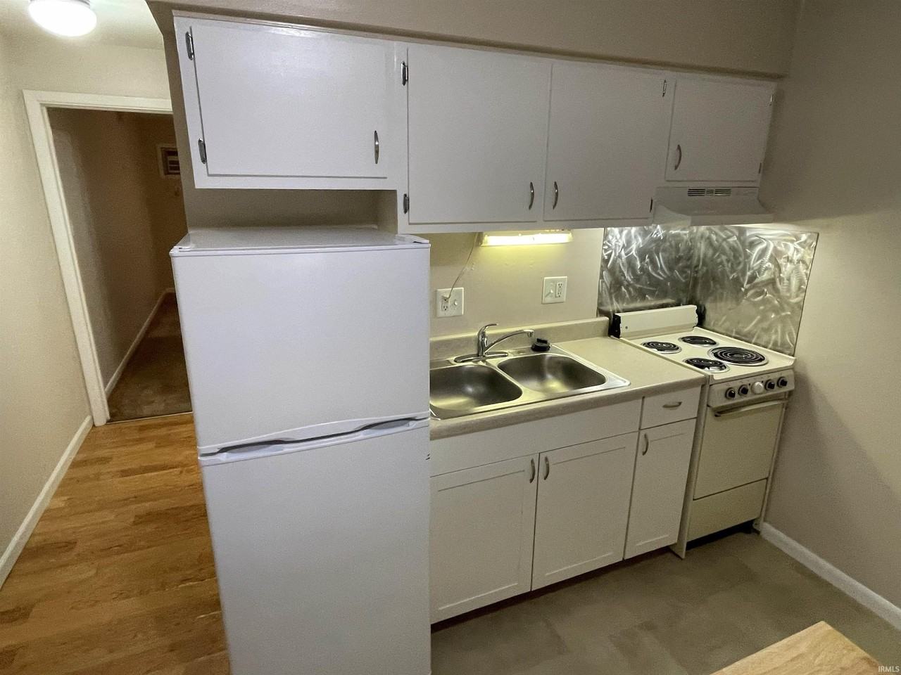 1005 N Rogers St #B15 - Photo 6 of 12