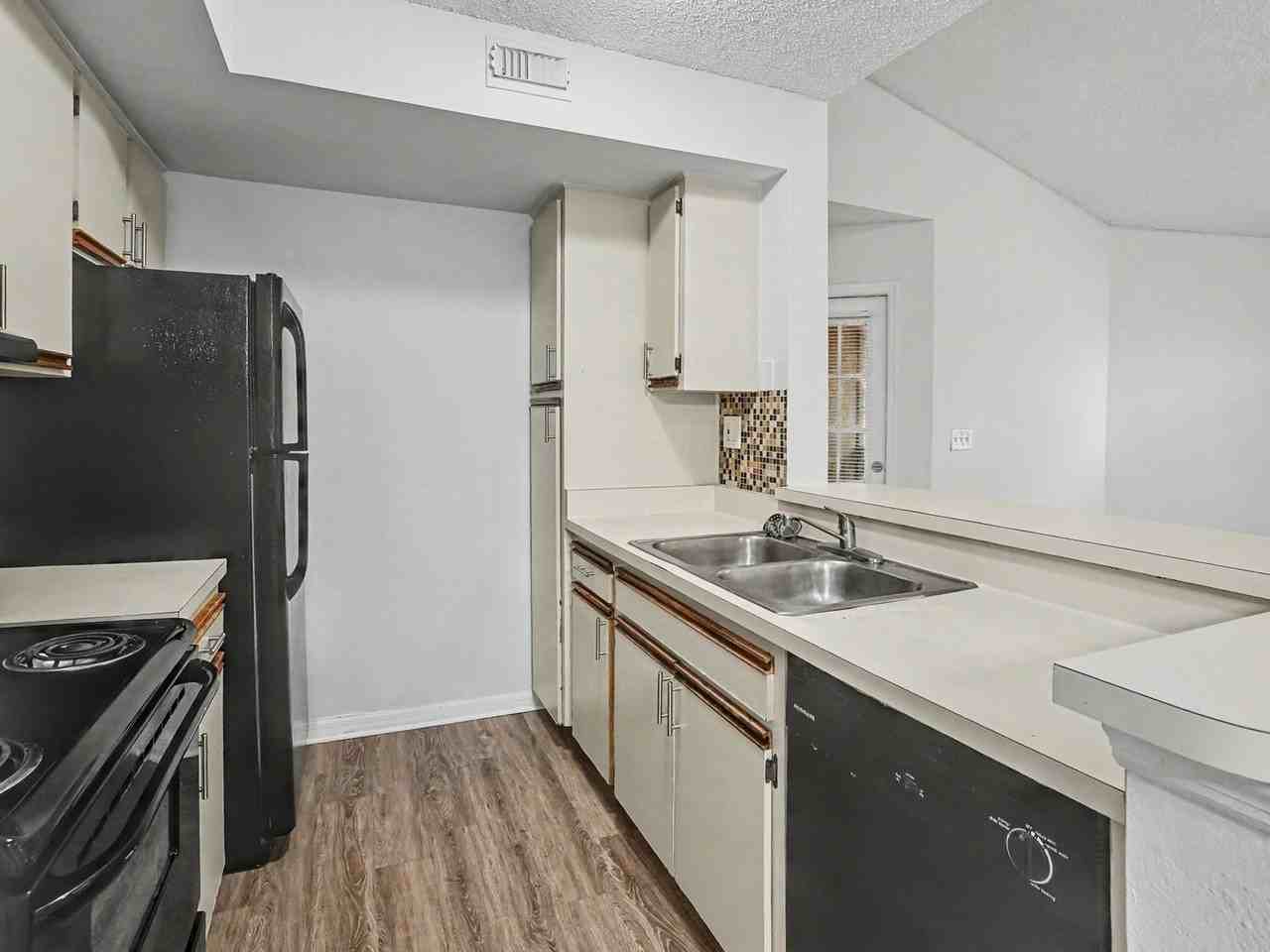 437 Fountainhead Cir #280 - Photo 2 of 22