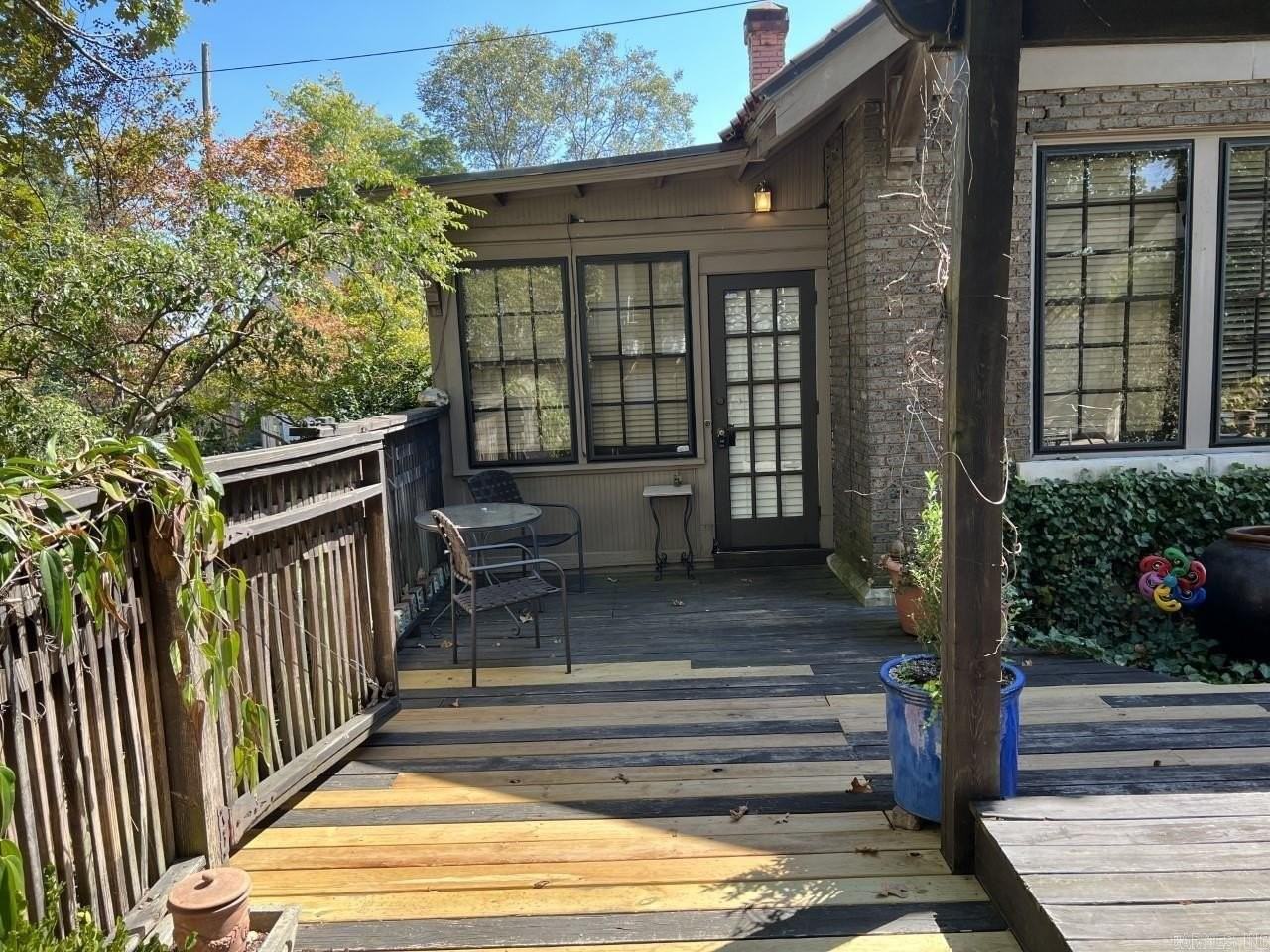 1012 1/2 Kavanaugh Blvd - Photo 4 of 4