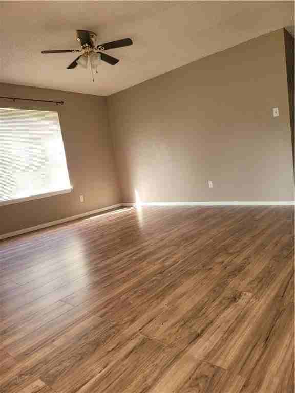 125 Harbor Cir - Photo 2 of 13