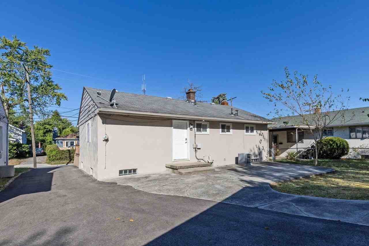3134 Medina Ave - Photo 3 of 30