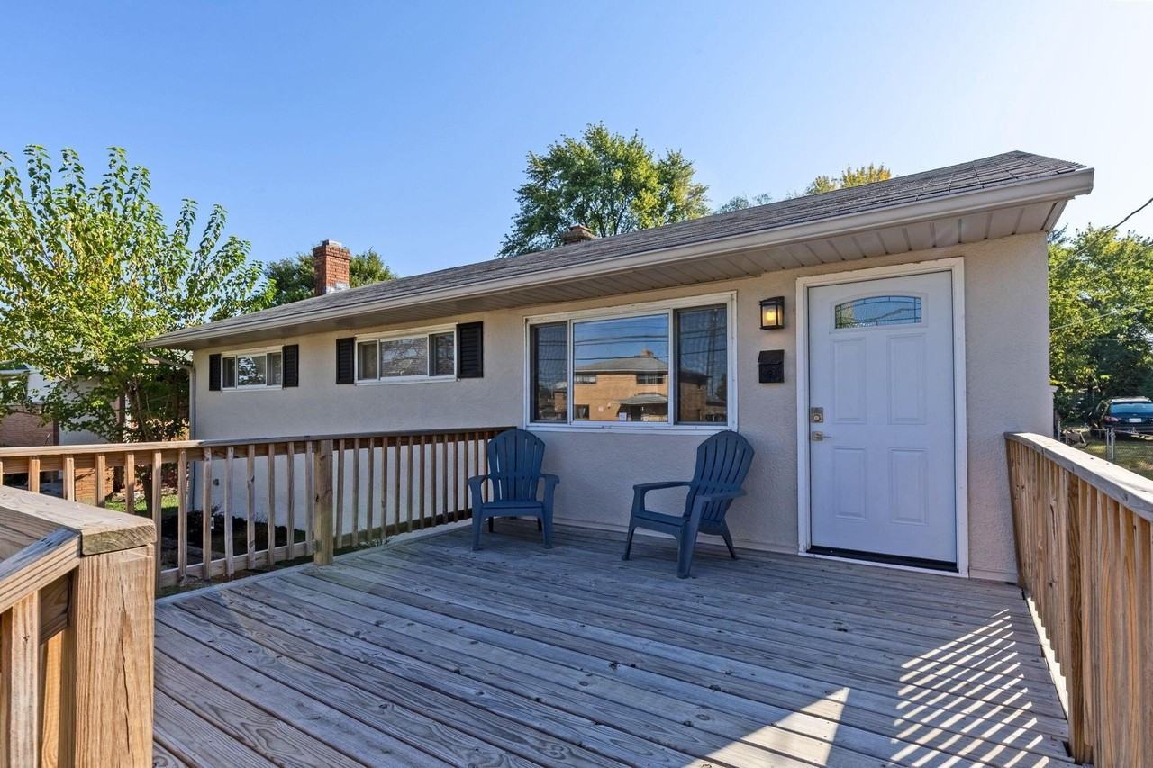 3134 Medina Ave - Photo 4 of 30