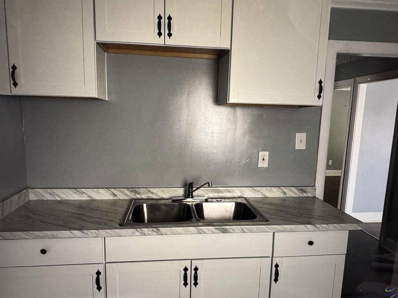 716 Cornelia Dr - Photo 3 of 8