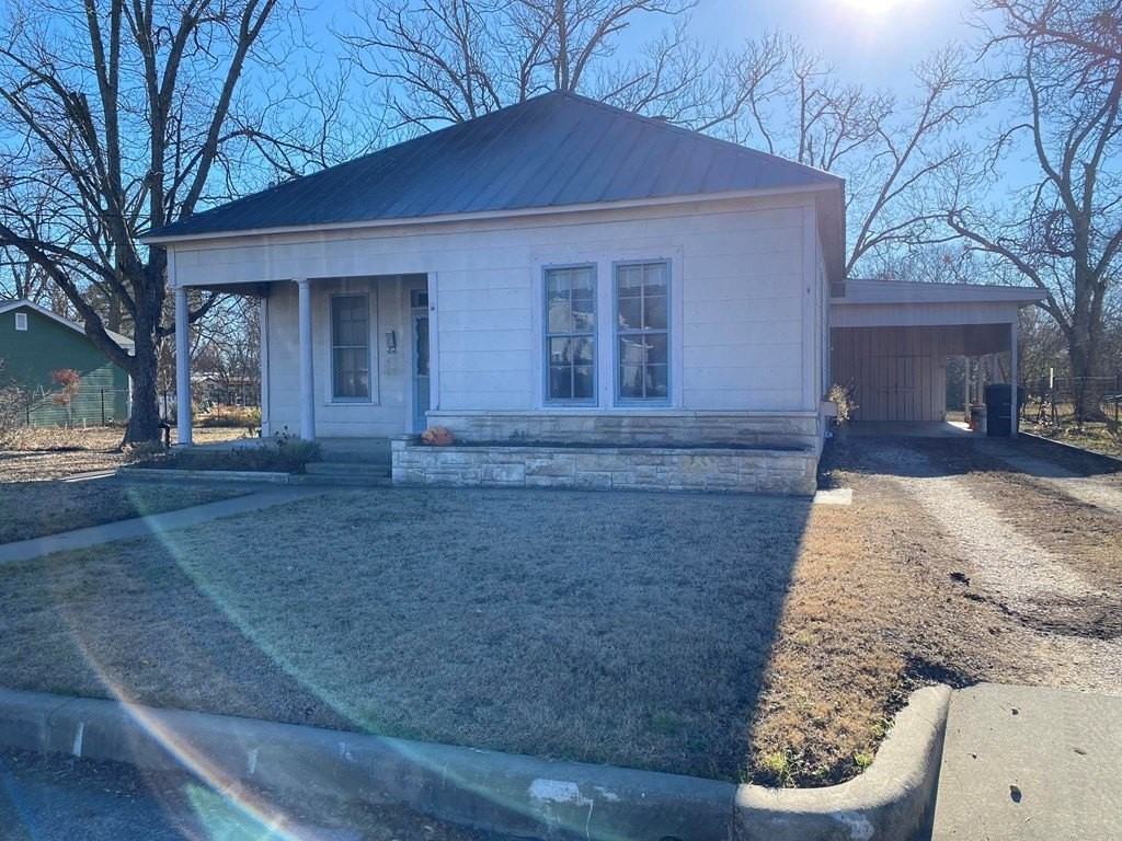 209 W Hackberry St - Photo 2 of 11
