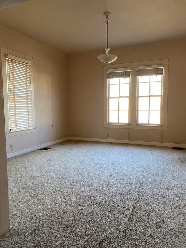 209 W Hackberry St - Photo 3 of 11