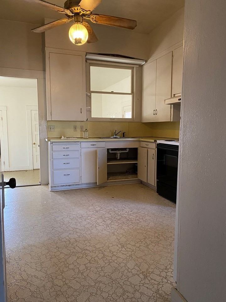 209 W Hackberry St - Photo 4 of 11