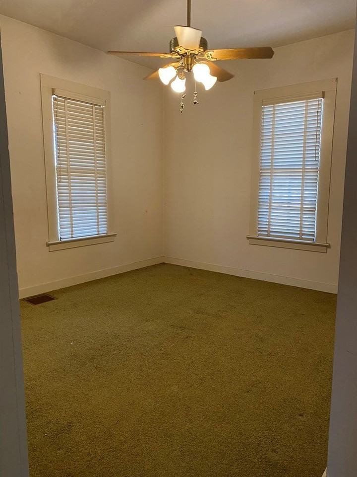 209 W Hackberry St - Photo 5 of 11